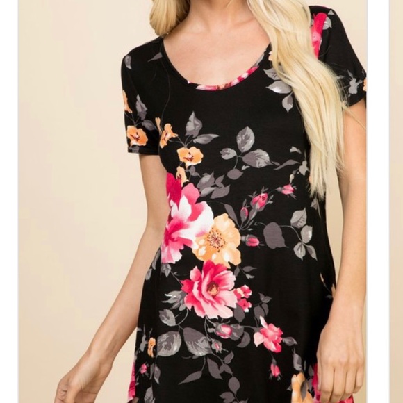 🎈The Florence Tunic- black floral open back top - Picture 2 of 8